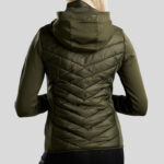 Achterkant jas Montar Hybrid MoEliza Olijf