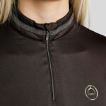 Detail logo en glitter Montar Thermo Longsleeve MoGaia Bruin voorzijde