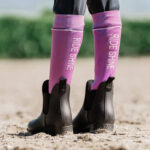 Lifestyle foto Paardrijsokken Red Horse Dai Thistle Purple