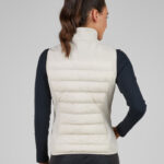 Achterkant lifestyle afbeelding Pikeur Hybrid Bodywarmer 8003 Pale Grey
