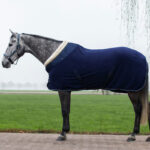 Zijaanzicht QHP deken Brilliance Blueberry