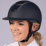 Lifestyle foto Harry's Horse Mont Blanc Sparkle veiligheidscap navy/zilver