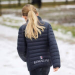 Achterzijde lifestyle Jas Kingsland Classic Junior Navy