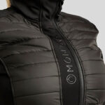 Detail logo Montar jas Emma zwart