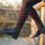 Lifestyle foto Paardrijsokken QHP Classic Hot Pink