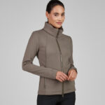 Lifestyle foto Pikeur Fleece Vest 8040 Slate Brown