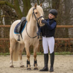 Sfeerfoto QHP bodyprotector Junior Zwart