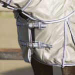 Detail voorsluitingen QHP vliegendeken Combo met hals