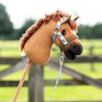 Lifestyle foto QHP Hobby Horse Halsterset Teckel