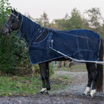 QHP tuigdeken met hals lifestyle afbeelding