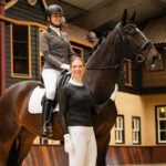 Sfeerfoto QHP Wedstrijdjas Juliet Antraciet