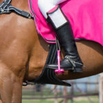 Sfeerfoto QHP springsingel zwart Luxury Stitched