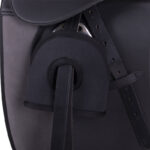 Lifestyle foto QHP stijgbeugel hoesjes neopreen