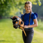 Lifestyle foto QHP Hobby Horse Hoofdstel Dolly Zwart