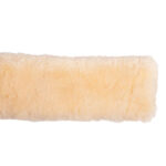 Close up Sattelgurtbezug BR Lammfell Vielseitigkeit Natur