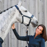 Close up Eskadron Halster Glossy Crystal Platinum Atlantic Blue