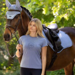 Lifestyle afbeelding LeMieux Classique T-Shirt Powder Blue