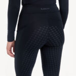 Close up achterzijde LeMieux Rijlegging Naomi Navy