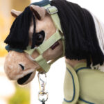 Lifestyle foto LeMieux Toy Pony halsterset Vogue Macaron