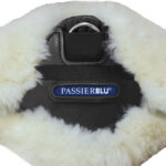 Close up Passier Blu girth cover Wave dressage natural