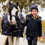 Lifestyle foto jas QHP Rayah Junior zwart