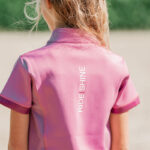 Detail achterzijde Shirt Red Horse Miki Kids Thistle Purple