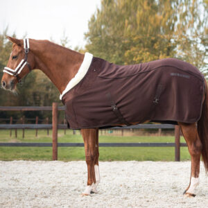 Showdeken QHP Julin Coffee zijaanzicht