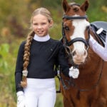 Lifestyle foto Wedstrijdshirt QHP Amilara Junior Zwart