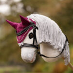 Lifestyle foto Hobby Horse Fly Hood LeMieux Blackberry