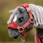 Lifestyle foto Toy Pony Halsterset LeMieux Vogue Spiced Earth